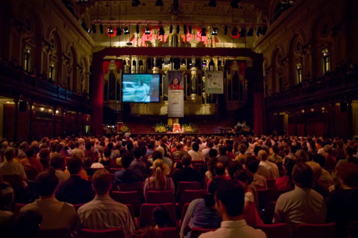 Shri-Mataji-Town-Hall-Meditation-Event-in-Australia-2006